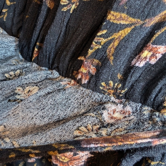 Forever 21 Long Sleeve Floral Wrap Dress Women’s Size Large Black and Yellow - Picture 9 of 9